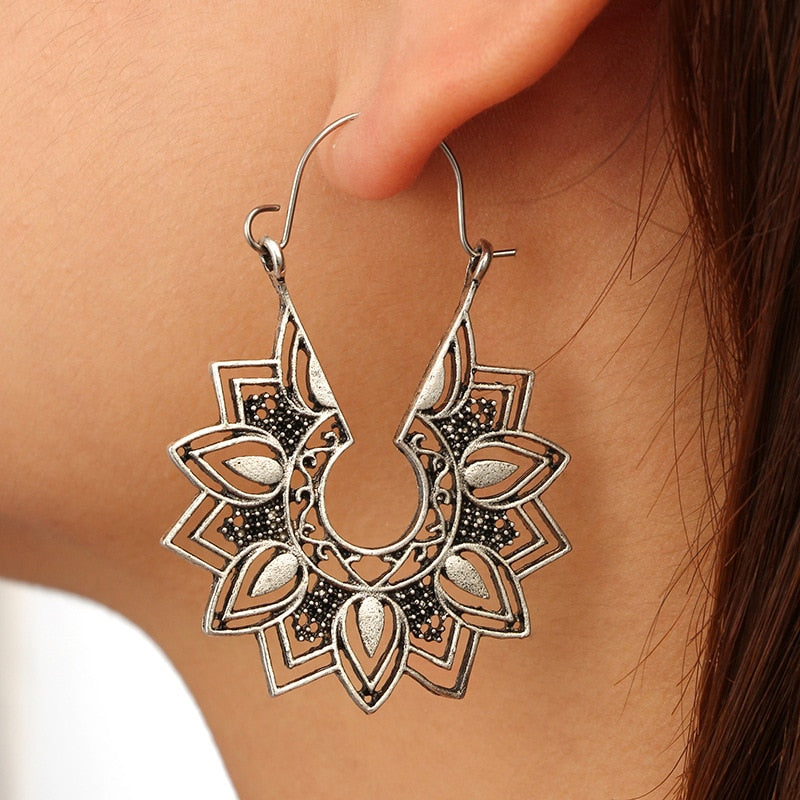 (CLEARANCE) Vintage Metal Flower Dangle Earrings
