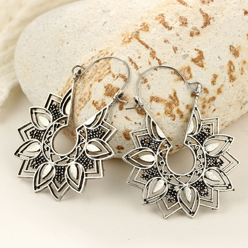 (CLEARANCE) Vintage Metal Flower Dangle Earrings